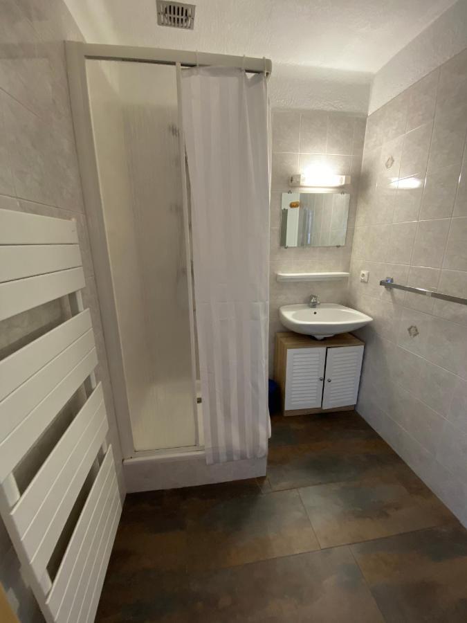 Chambres Avec Garage Motos Ланлебур-Мон-Сени Экстерьер фото